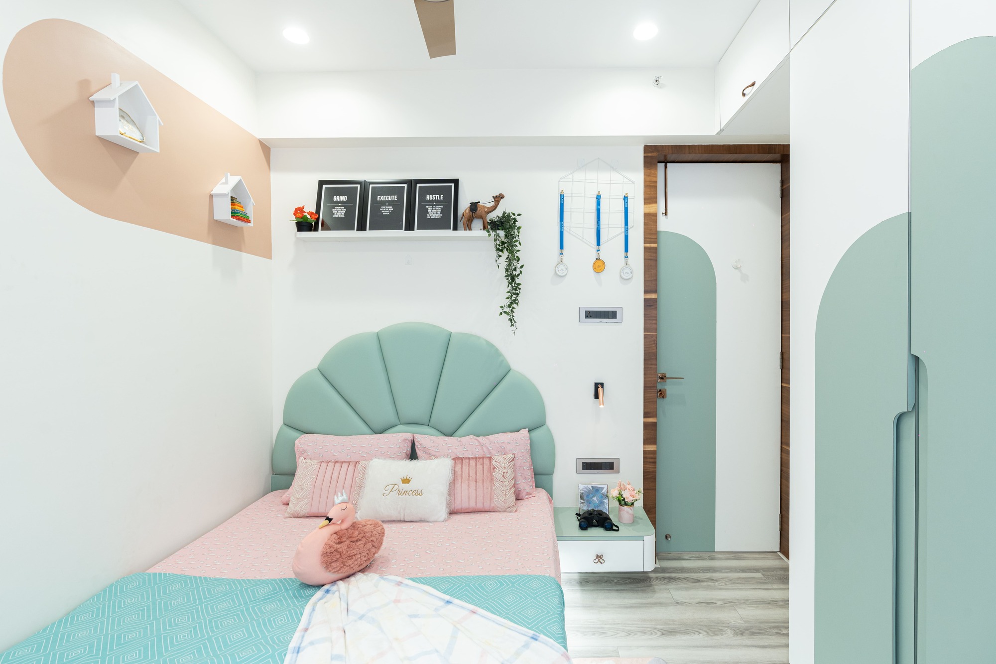 Calm modern bedroom interior design by Indus Studio